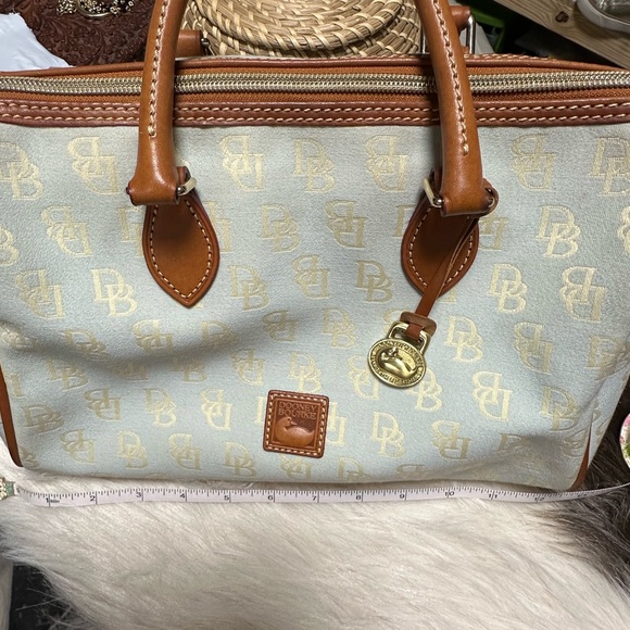 Dooney & Bourke Cream and Tan Logo Bag - Picture 2 of 13